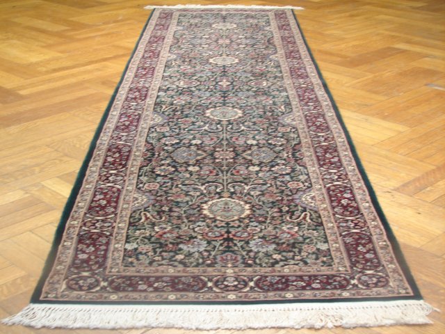2' 6" x 10' 0"  Esfahan rug
